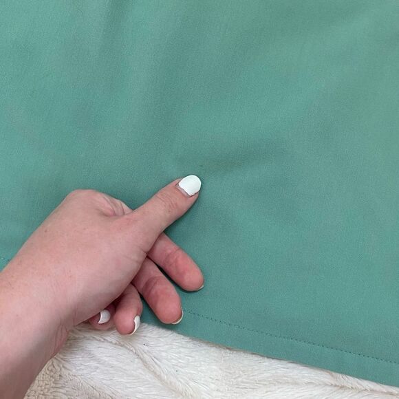 Figs Casma v-neck Jade green 3-pocket scrub top - Picture 6 of 6